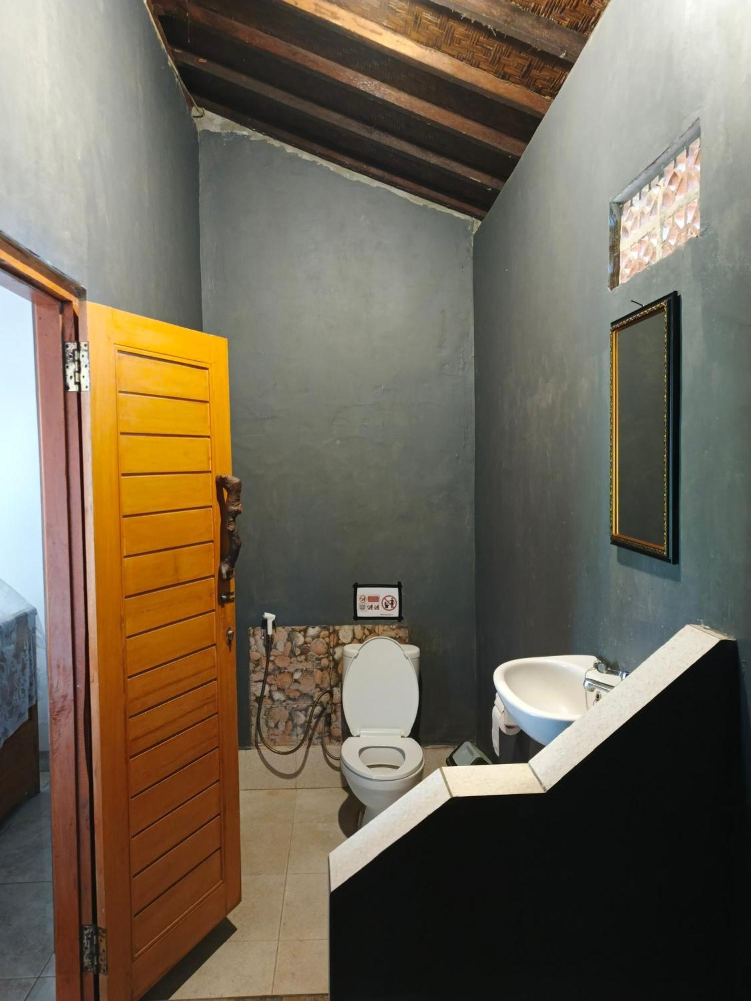 Friend House Stay & Surf Airsatang Exterior photo